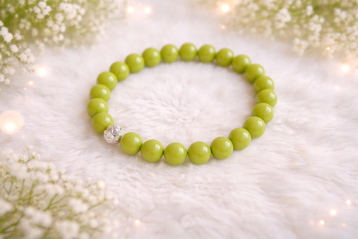 Bracelet élégant avec strass .