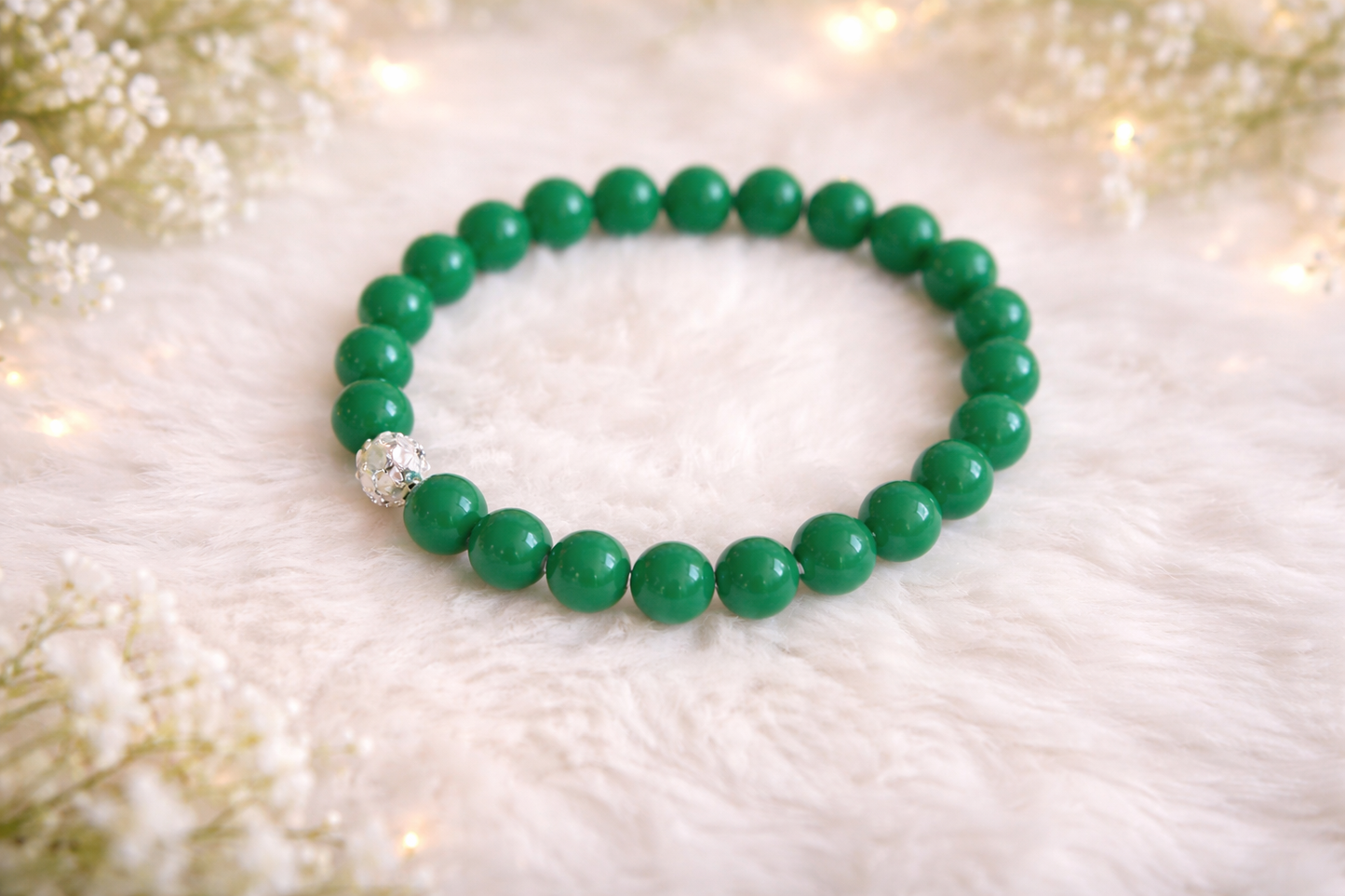 Bracelet élégant avec strass .