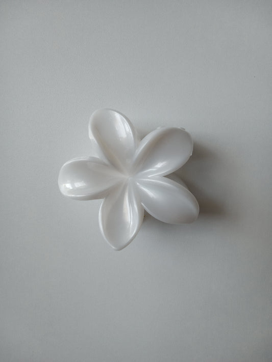 Pince à cheveux floral blanc nacré