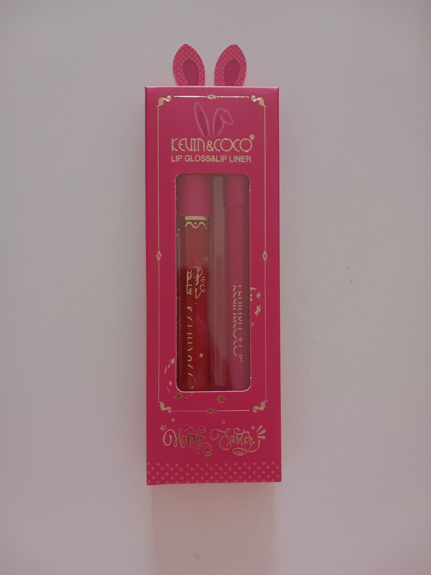 Lip gloss et son crayon à lèvres